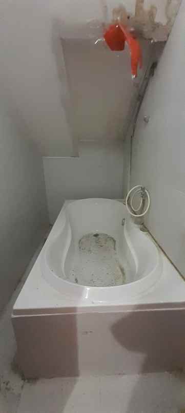 dijual rumah komplek kembang larangan