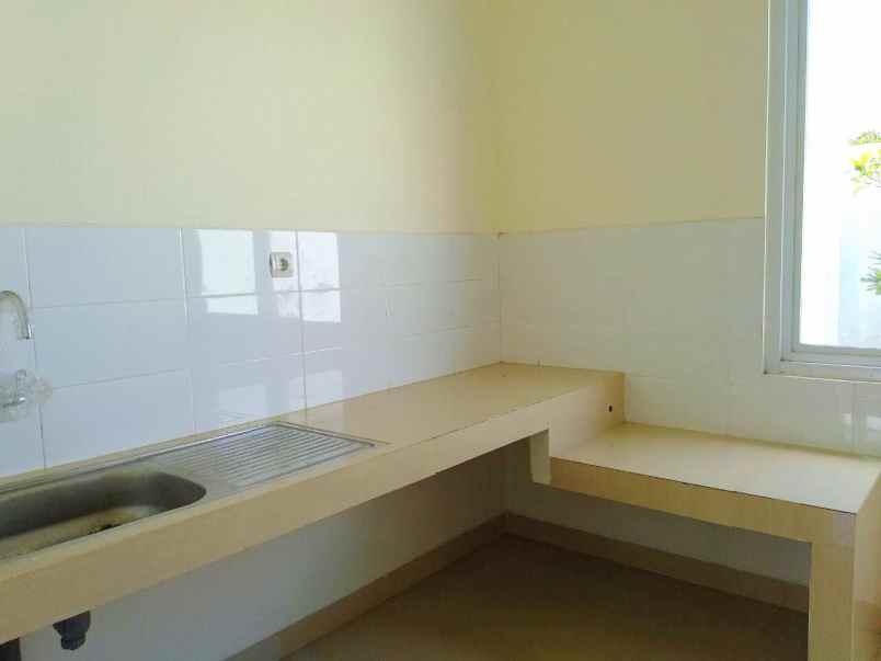 dijual rumah komplek sariwangi