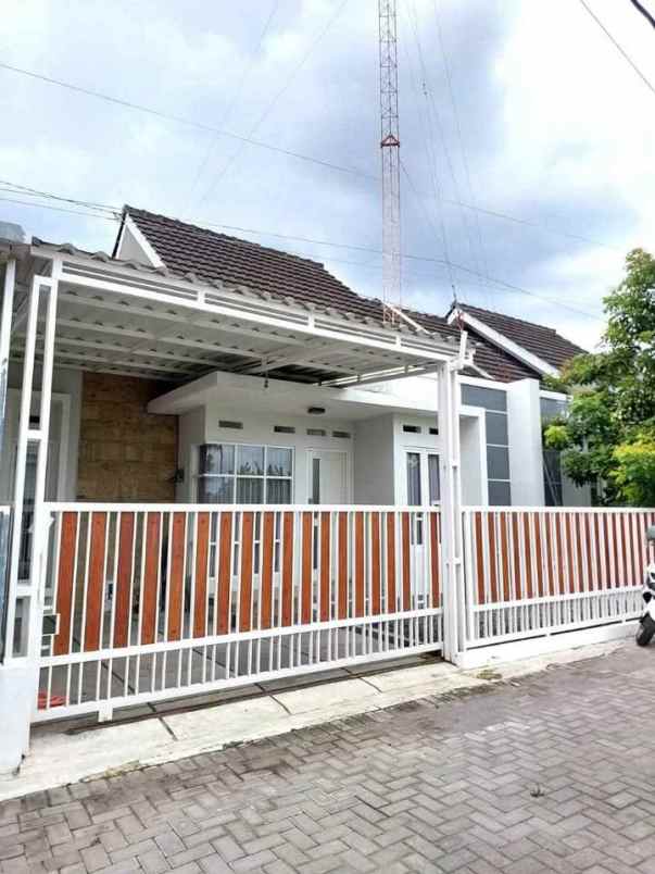 dijual rumah maguwoharjo kec depok kab