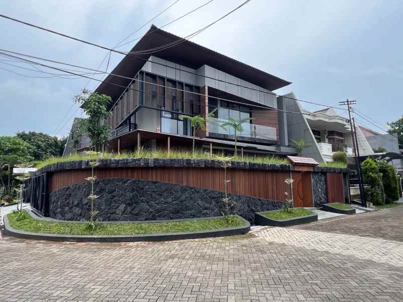 dijual rumah manyar kertoadi