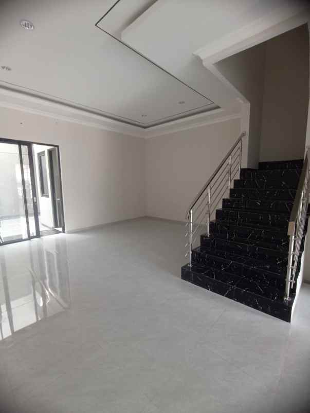 dijual rumah manyar kertoadi