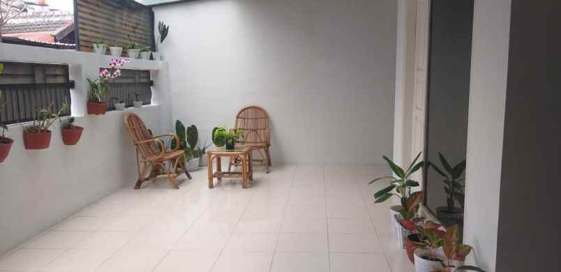 dijual rumah margacinta