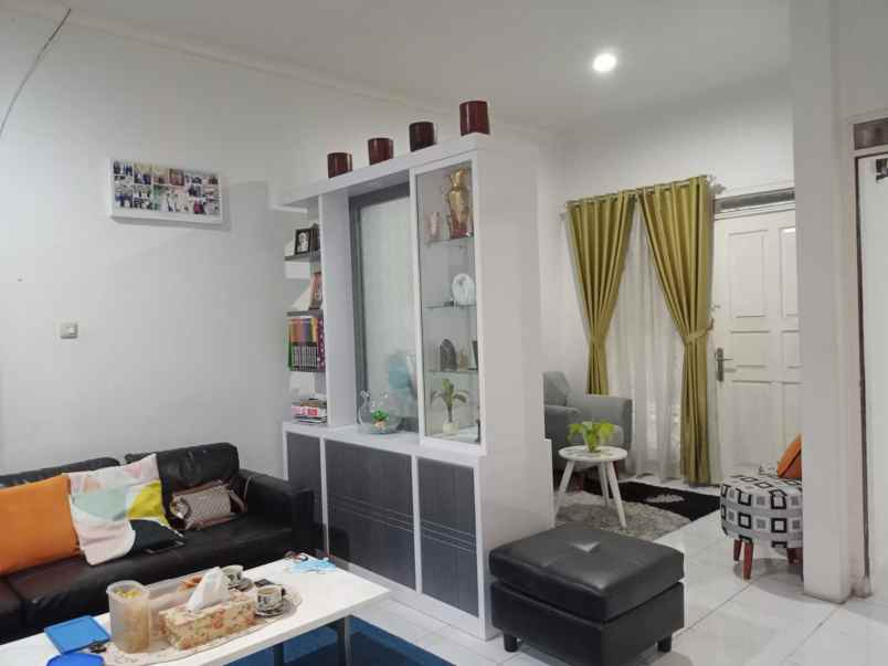 dijual rumah margacinta