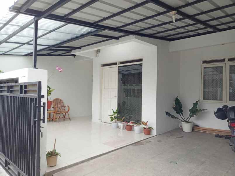 dijual rumah margacinta