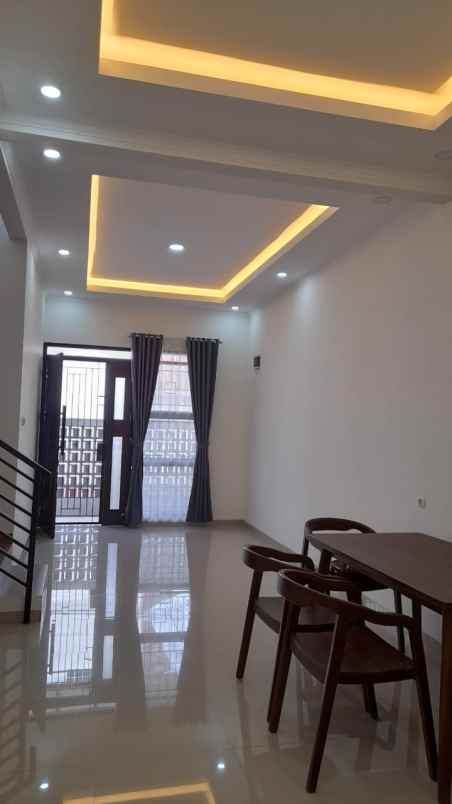 dijual rumah margahayu raya