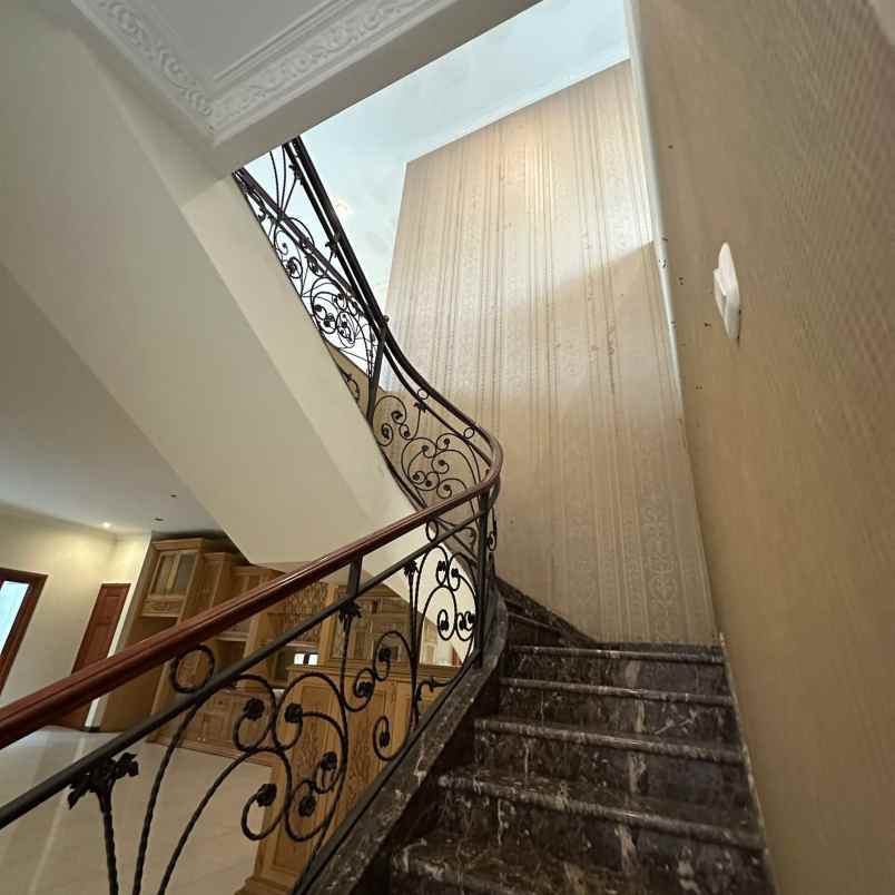 dijual rumah margorejo indah