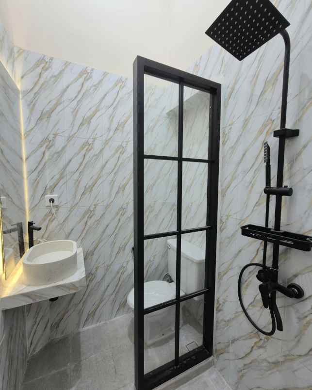 dijual rumah medayu utara