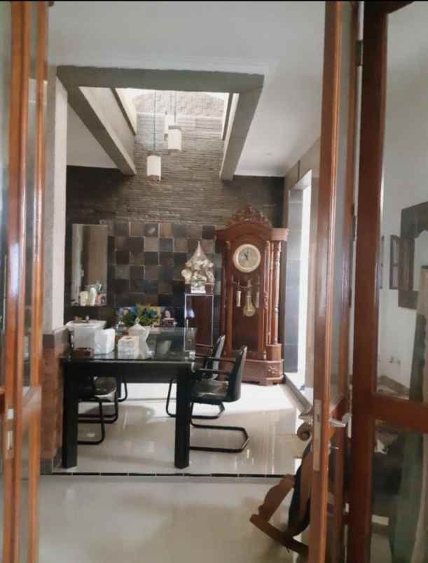 dijual rumah meruyung limo depok