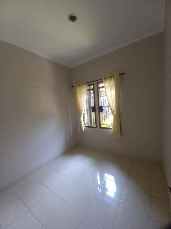 dijual rumah minimalis di pondok hijau dekat setiabudi