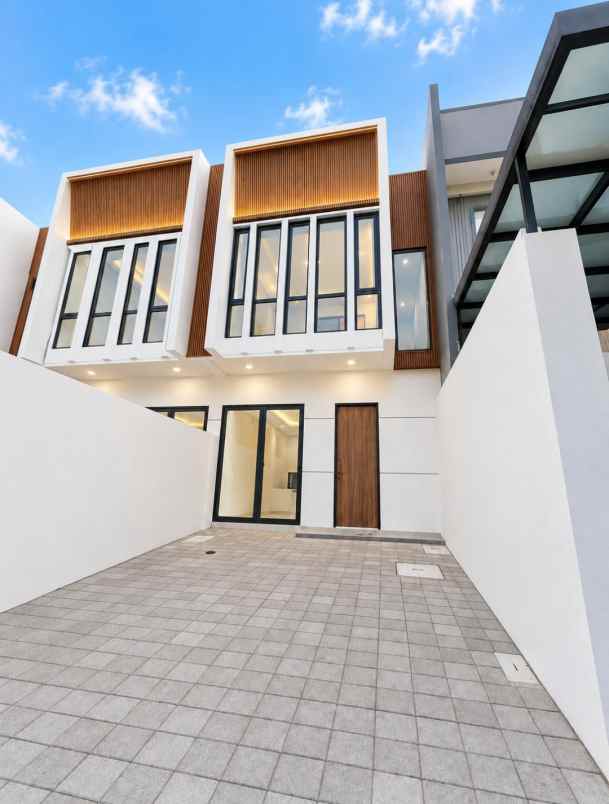 dijual rumah nirwana eksekutif