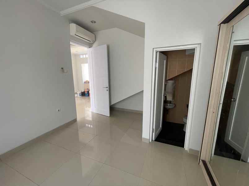 dijual rumah nyaman di bukit golf cibubur