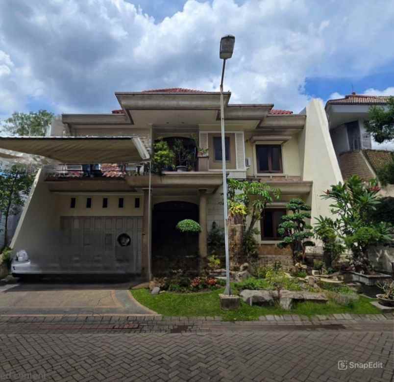 dijual rumah pakuwon city