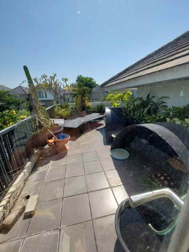 dijual rumah pakuwon city
