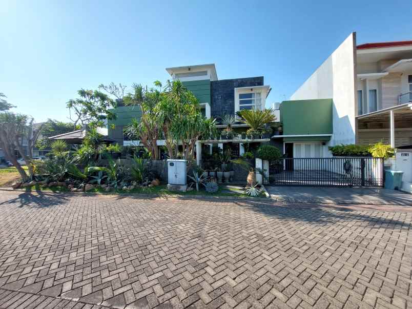 dijual rumah pakuwon city