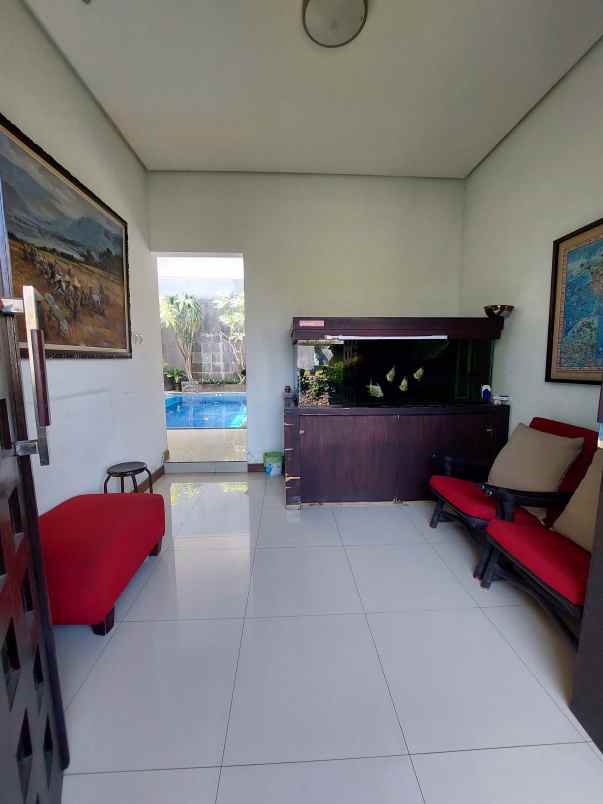 dijual rumah pakuwon city