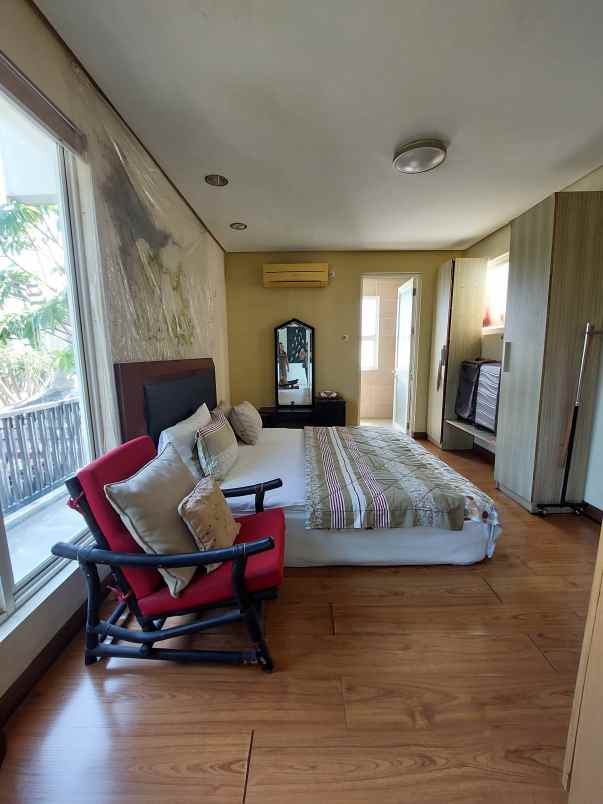 dijual rumah pakuwon city