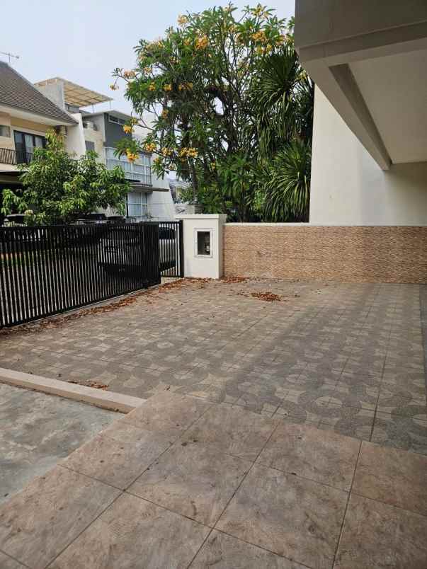 dijual rumah pakuwon city san antonio