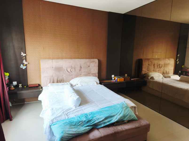 dijual rumah pakuwon city san diego