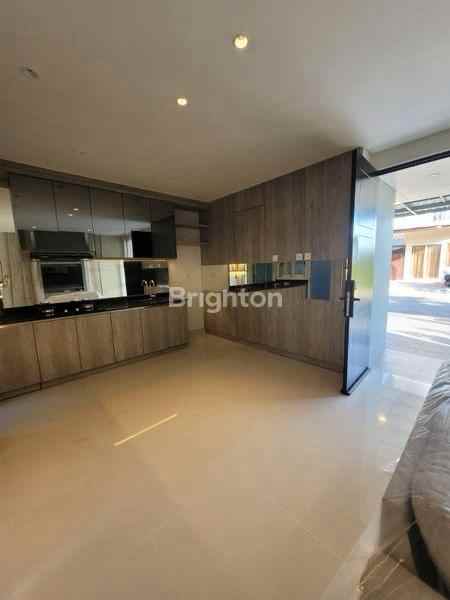 dijual rumah pakuwon city suvadiva