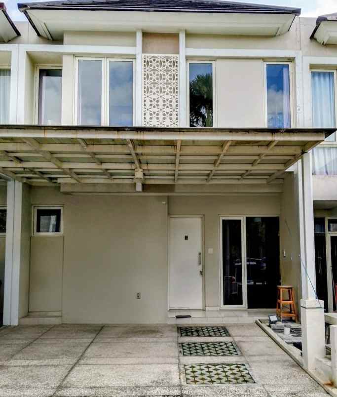 dijual rumah pakuwon city suvadiva