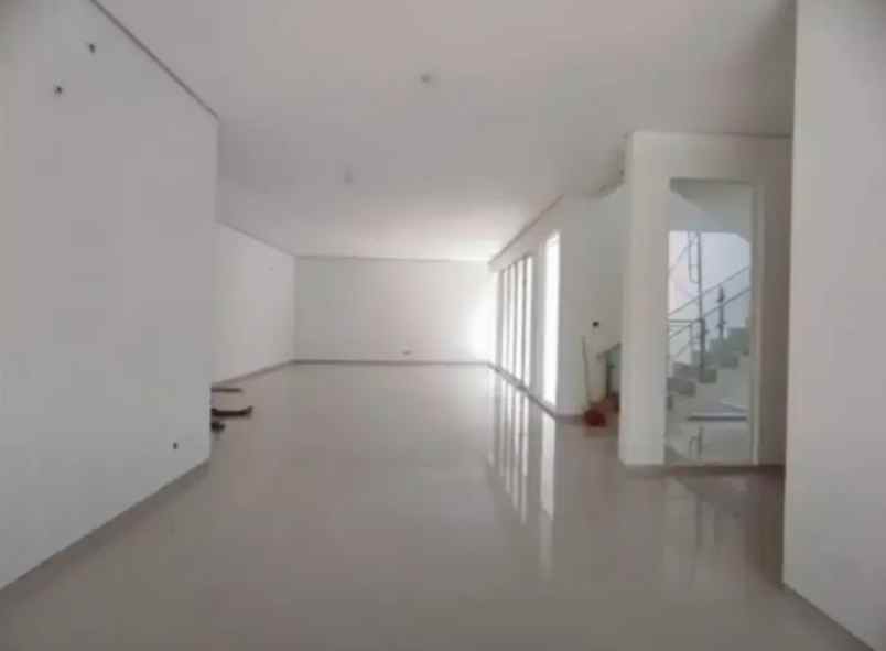 dijual rumah pakuwon indah imperial golf