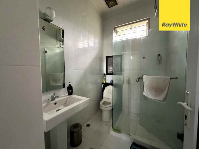 dijual rumah pakuwon indah vila bukit