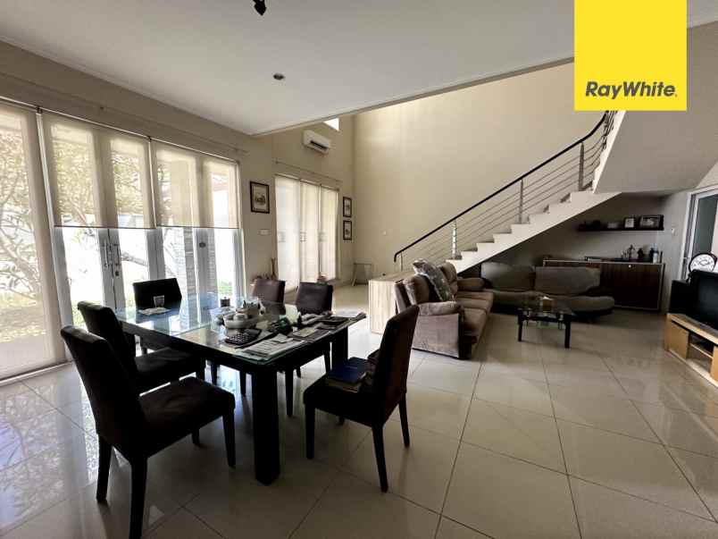 dijual rumah pakuwon indah vila bukit