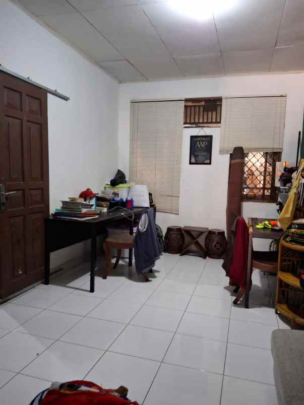 dijual rumah palem semi