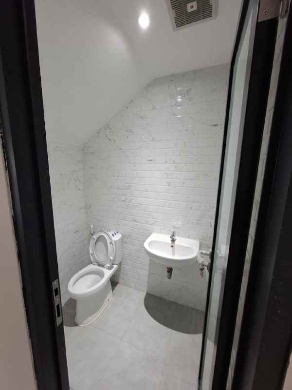 dijual rumah palm beach pakuwon city