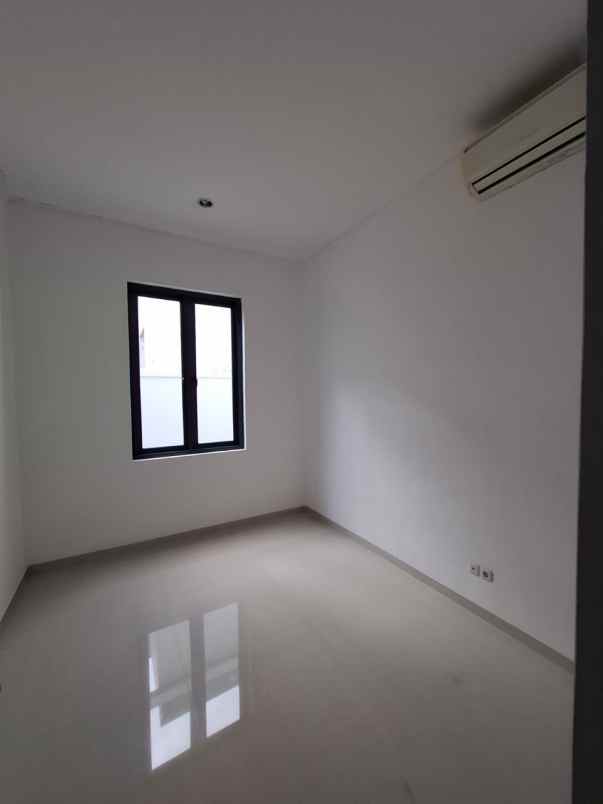 dijual rumah palm beach pakuwon city