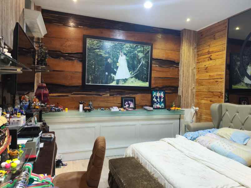 dijual rumah palm spring regency