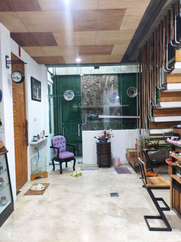 dijual rumah palm spring regency