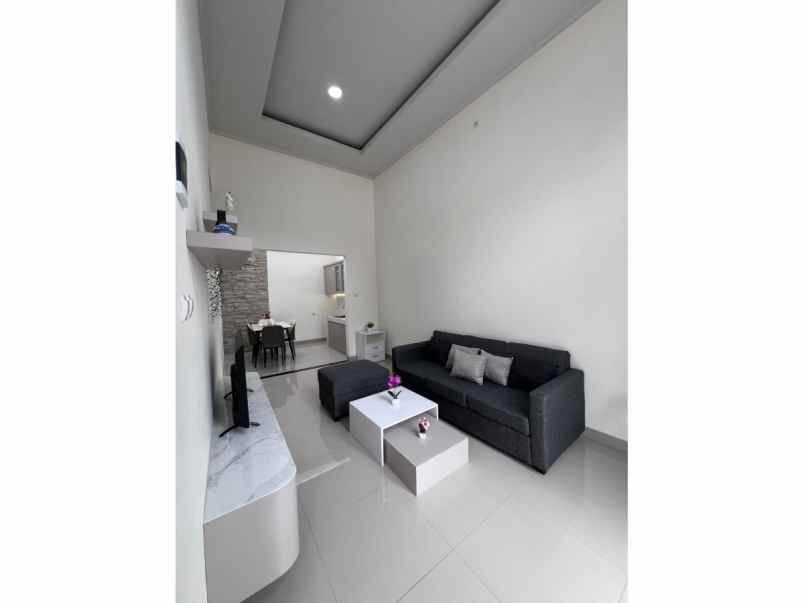 dijual rumah perumahan persada