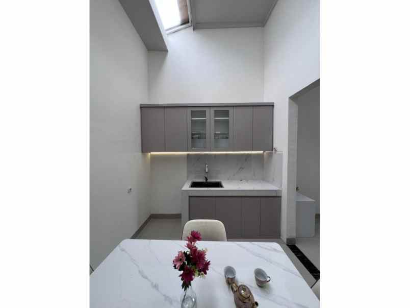 dijual rumah perumahan persada