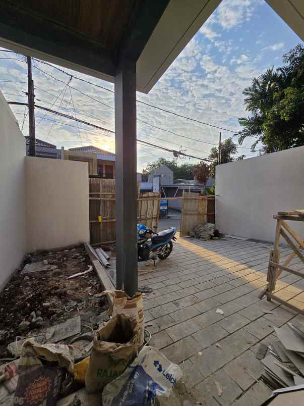 dijual rumah pondok kelapa