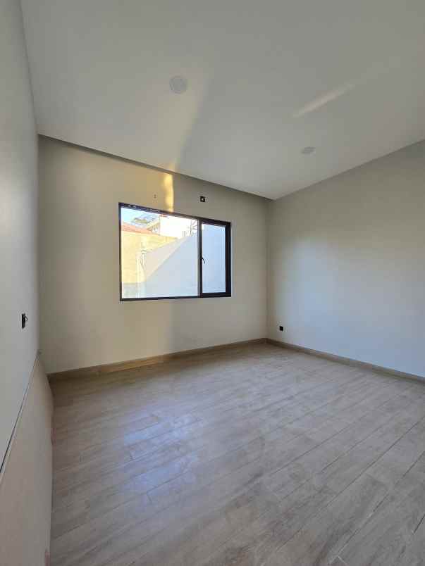 dijual rumah pondok kelapa