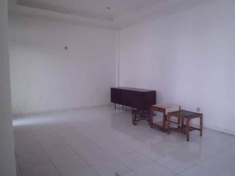 dijual rumah praja dalam