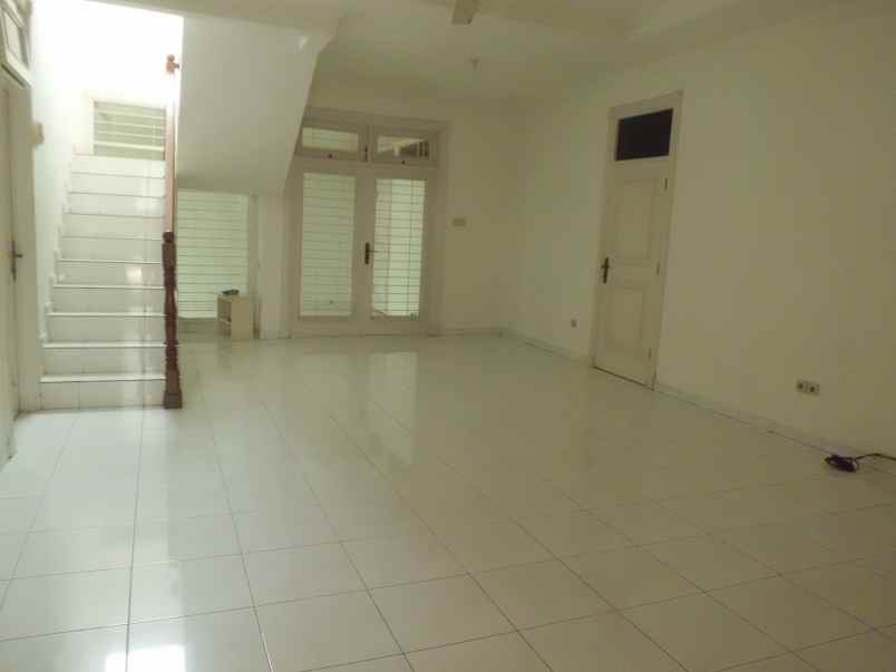 dijual rumah praja dalam