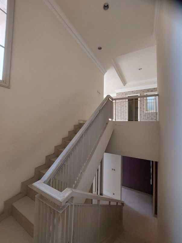 dijual rumah puri galaxy