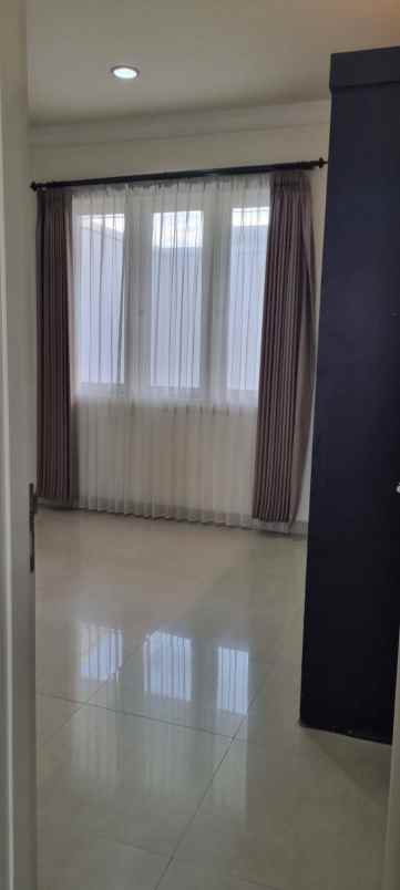 dijual rumah puri galaxy