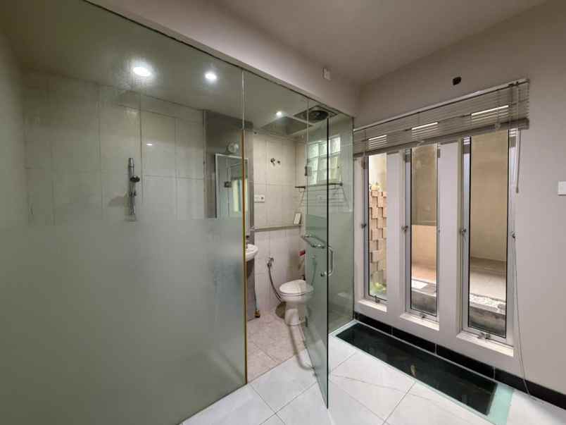 dijual rumah purimas