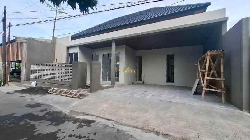 dijual rumah purwomartani