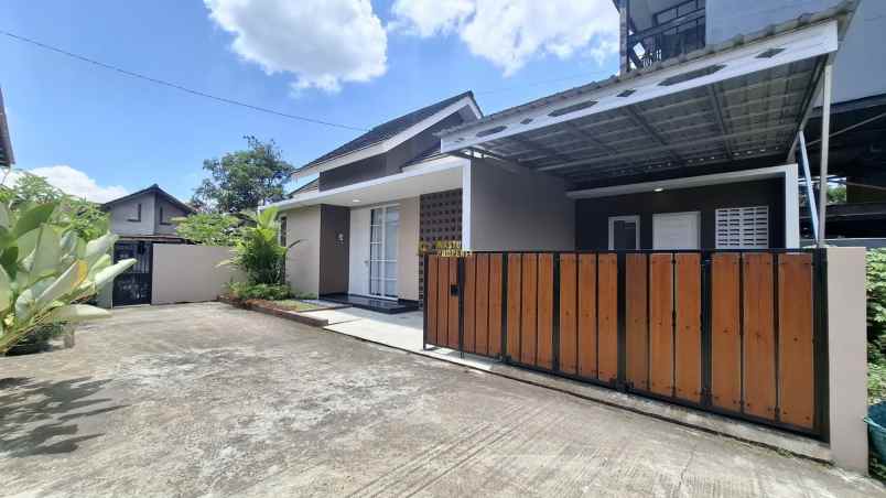 dijual rumah purwomartani kalasan