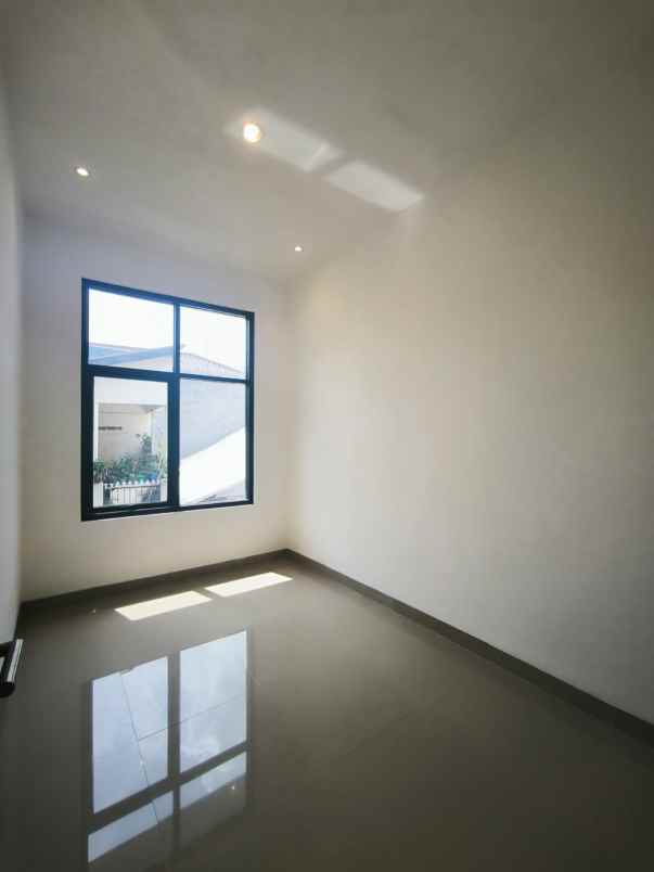 dijual rumah rawasari