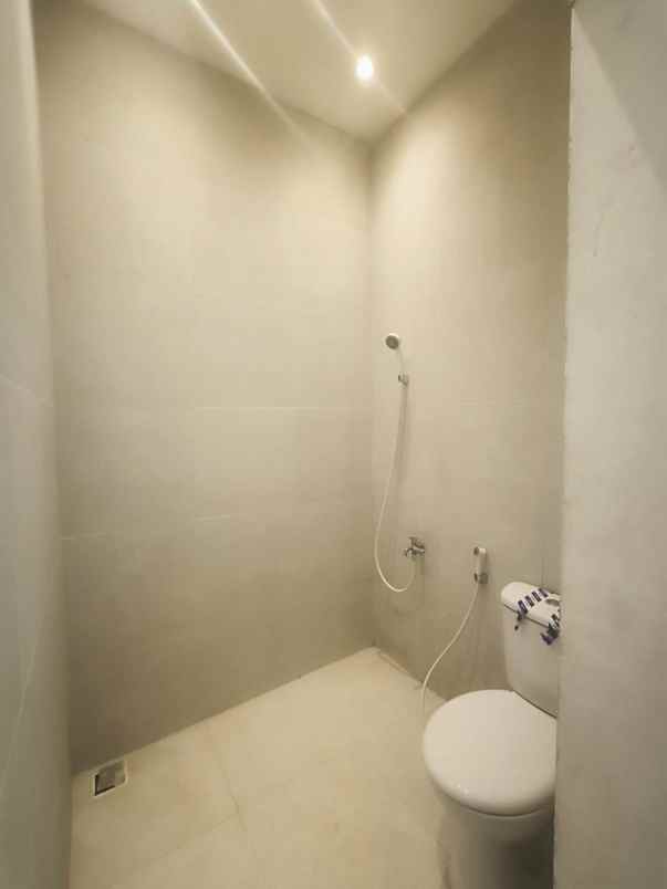 dijual rumah rawasari