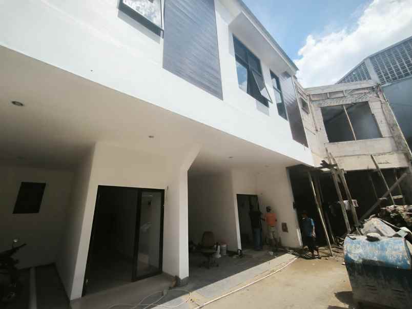 dijual rumah rawasari