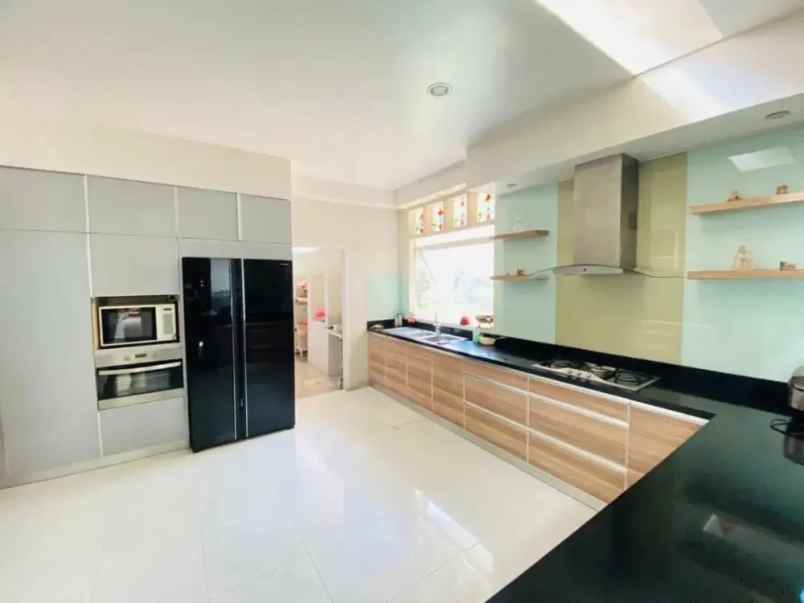 dijual rumah raya dharmahusada