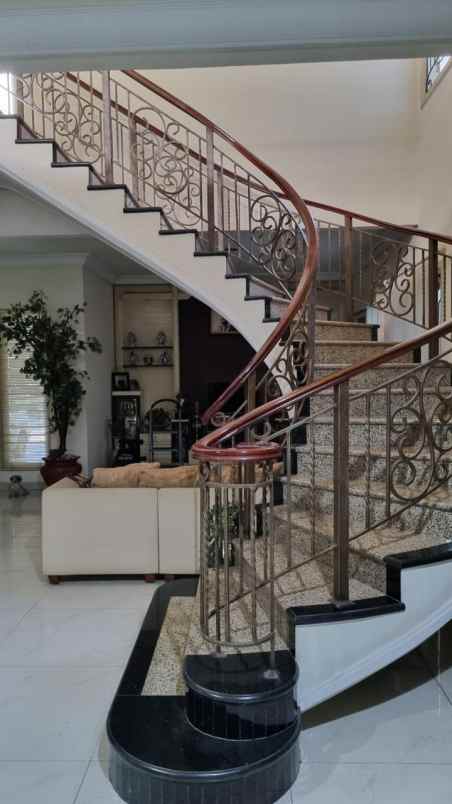 dijual rumah regency 21