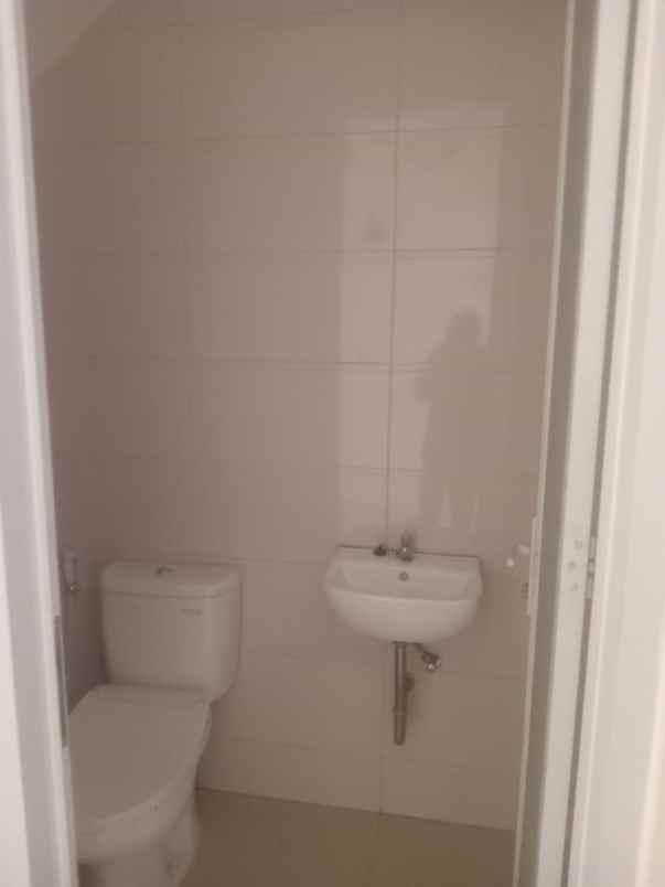 dijual rumah royal residence