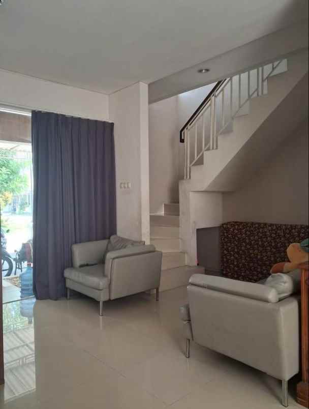 dijual rumah royal residence